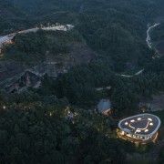 鹰岩崖居——自在平江野奢酒店 / 北京多向界建筑设计