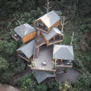杭州开元森泊度假酒店“树屋”：簇拥推搡的“小矮人” 